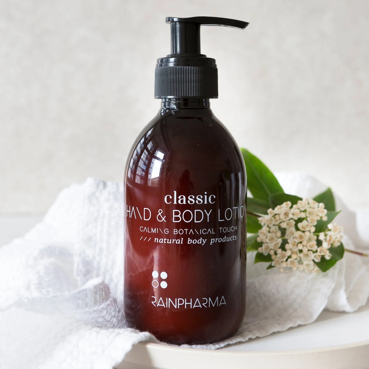 Classic Hand & Body Lotion 250ml - Calming Botanical Touch